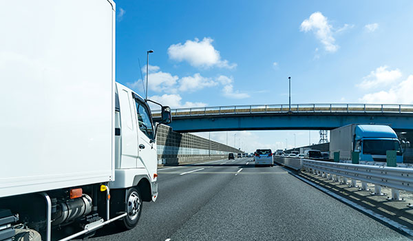 トラック輸送